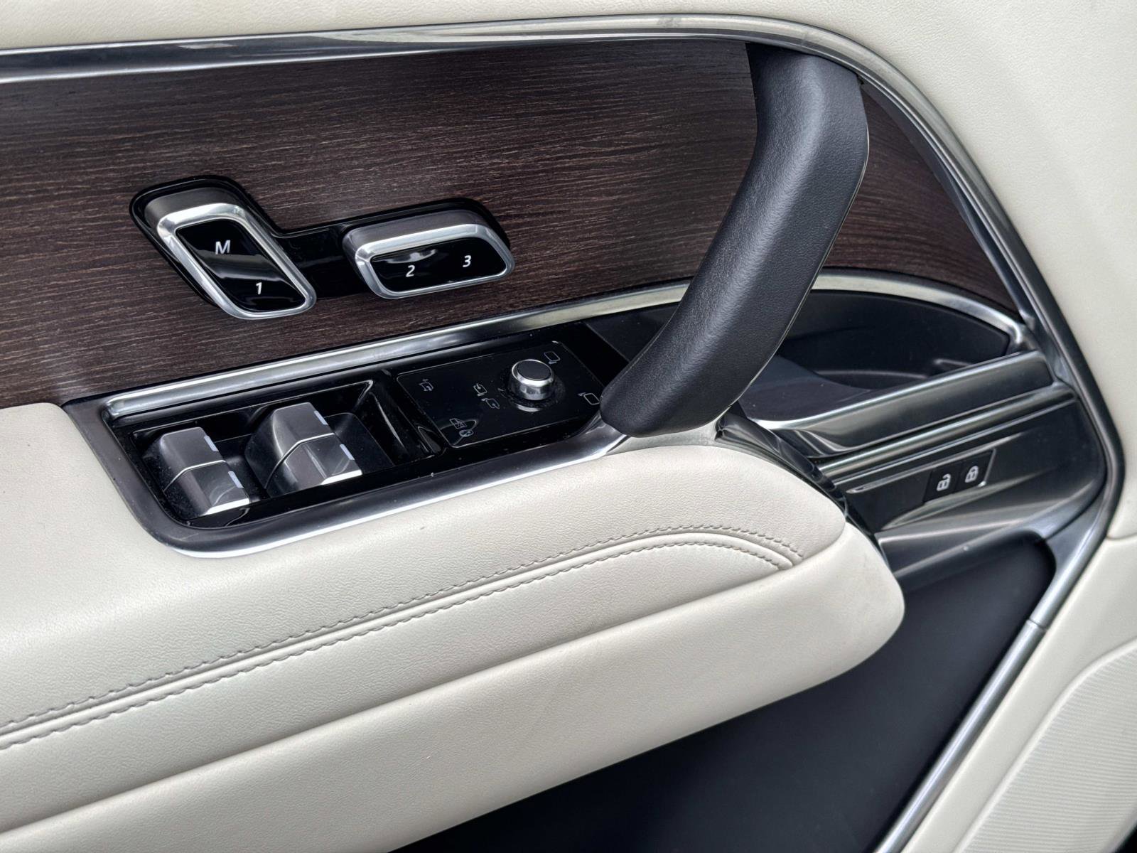 Certified 2023 Land Rover Range Rover SE image 20