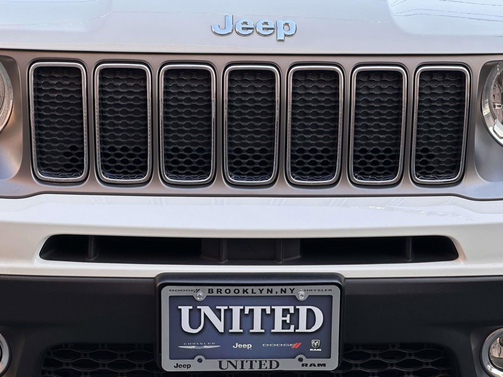 Used 2020 Jeep Renegade Limited AWD/4WD image 10
