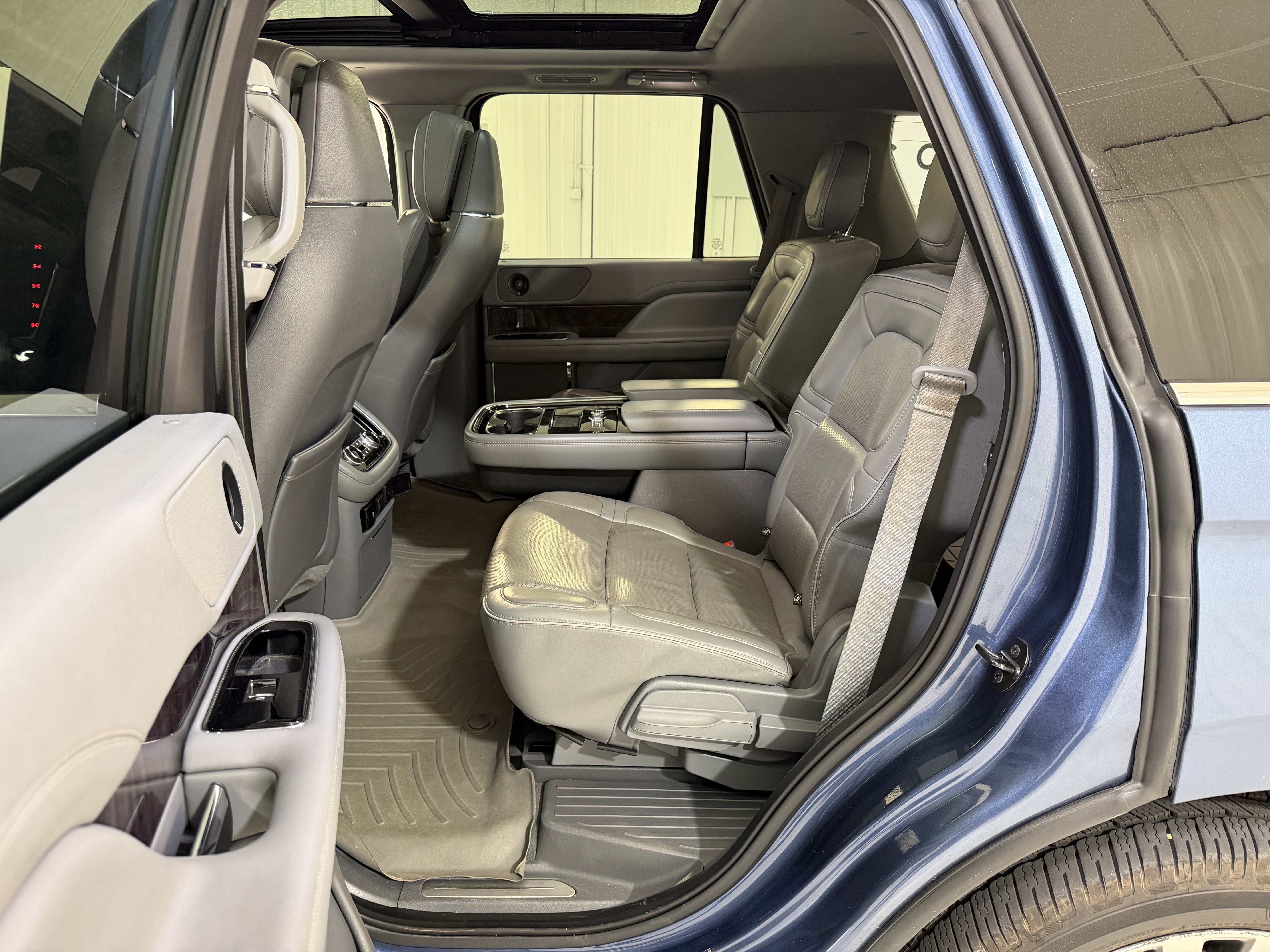 Used 2019 Lincoln Navigator Reserve image 12
