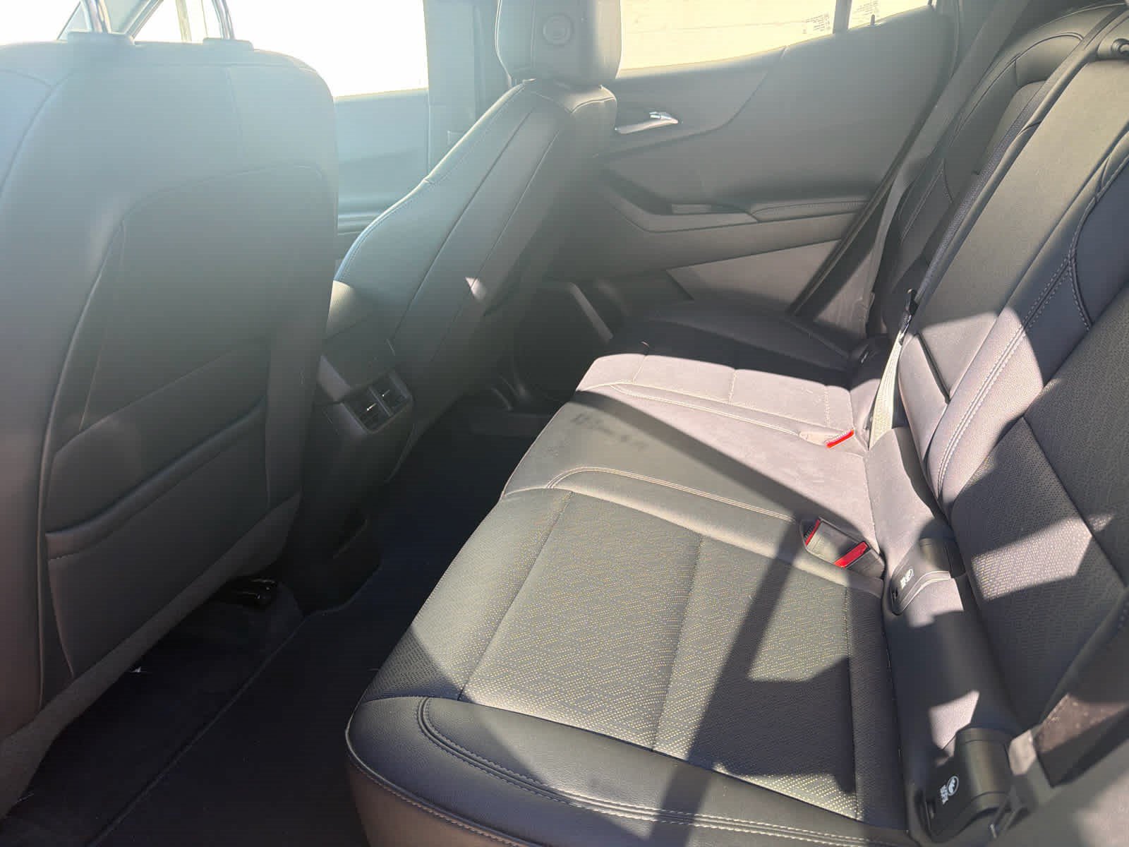Used 2025 Chevrolet Equinox LT w/ Convenience Package II FWD image 9