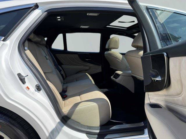 Used 2023 Lexus LS 500 w/ Accessory Package (Z2) RWD image 46