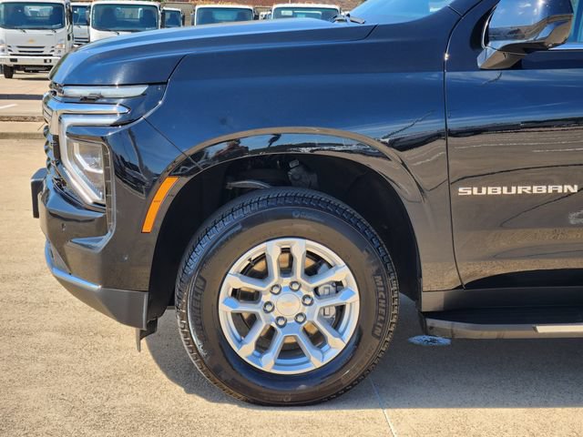 Used 2025 Chevrolet Suburban LS RWD image 14
