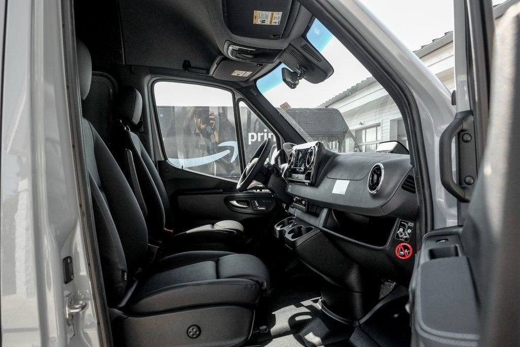 Used 2025 Mercedes-Benz Sprinter 2500 image 23