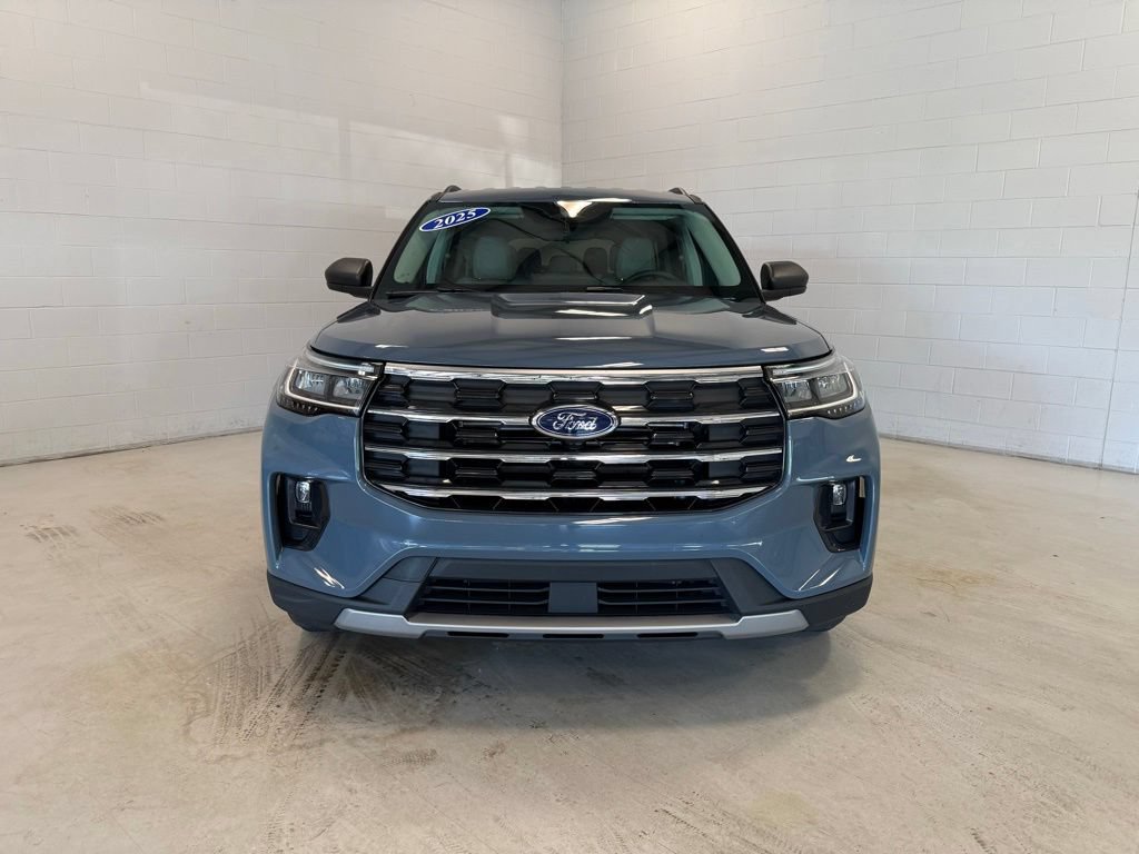 Certified 2025 Ford Explorer Active w/ Active Comfort Package AWD/4WD image 2