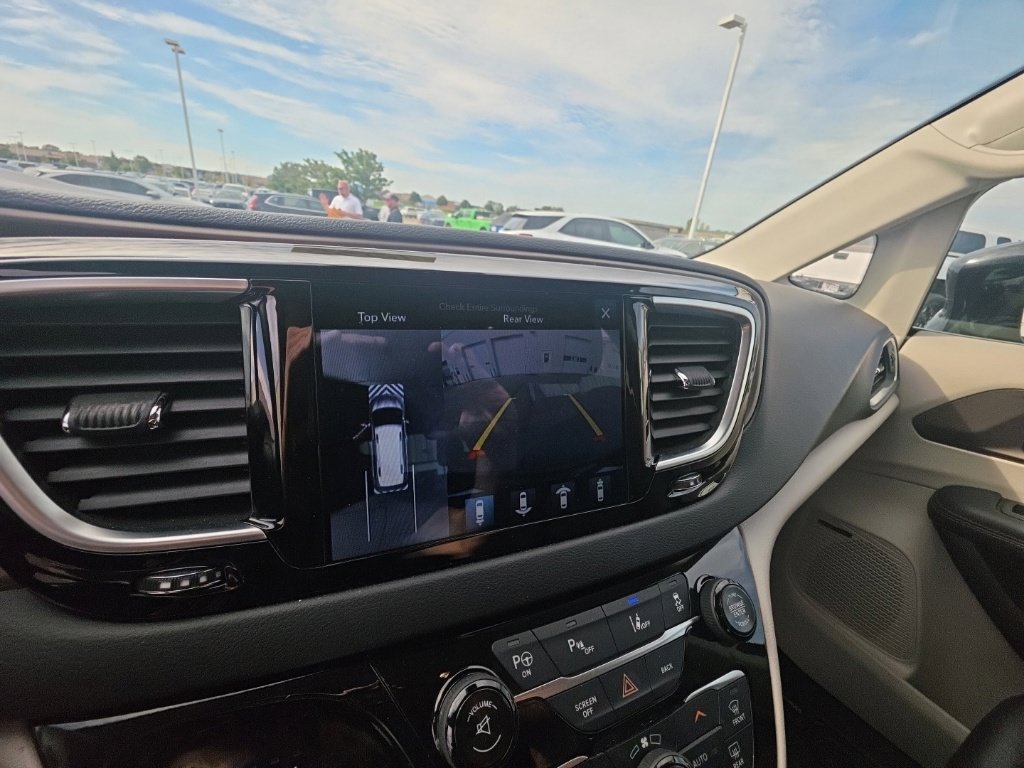 Used 2017 Chrysler Pacifica Touring-L Plus w/ Advanced Safetytec Group FWD image 22