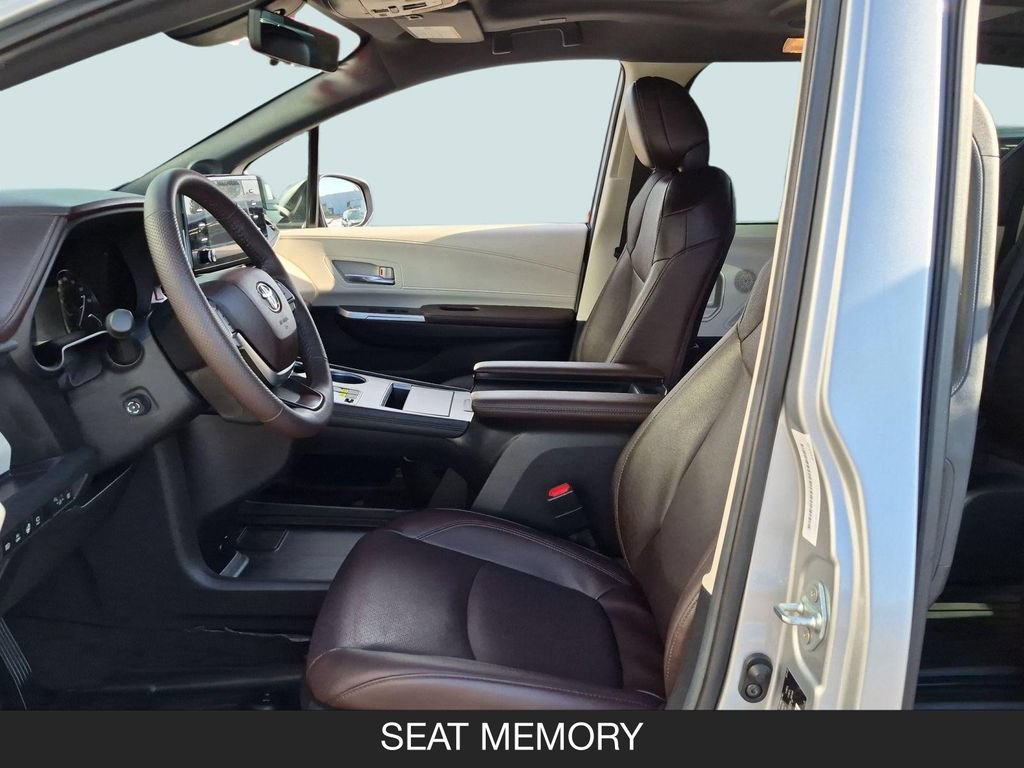 Used 2023 Toyota Sienna Platinum FWD image 14