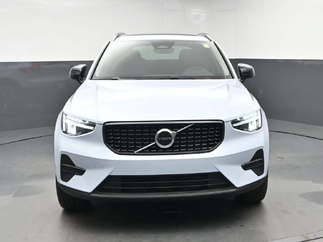 New 2026 Volvo XC40 B4 Core w/ Protection Package Premier FWD image 2