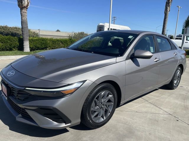 Used 2024 Hyundai Elantra SEL image 4