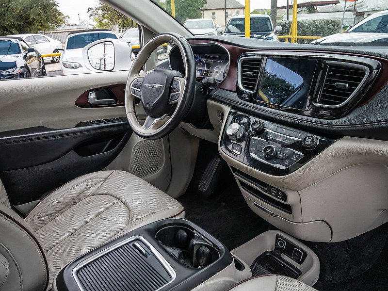 Used 2020 Chrysler Pacifica Limited image 18