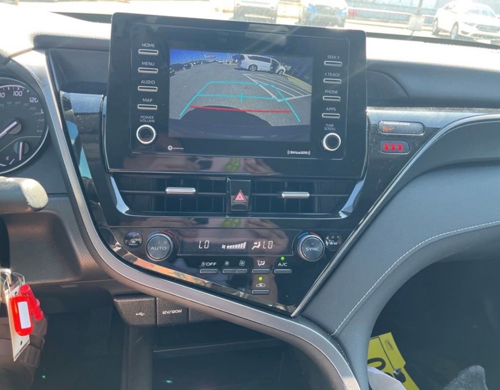Used 2023 Toyota Camry SE image 13