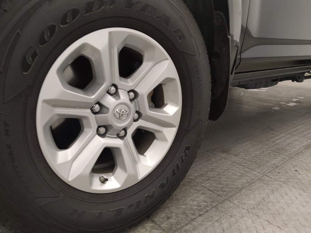 Used 2017 Toyota 4Runner SR5 RWD image 31