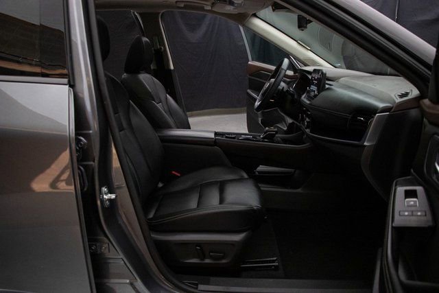 Used 2023 Nissan Rogue SL w/ SL Premium Package image 16