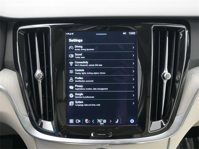 Used 2024 Volvo V60 B5 Cross Country Plus image 15