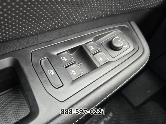 Certified 2025 Volkswagen Atlas Cross Sport SE AWD/4WD image 33