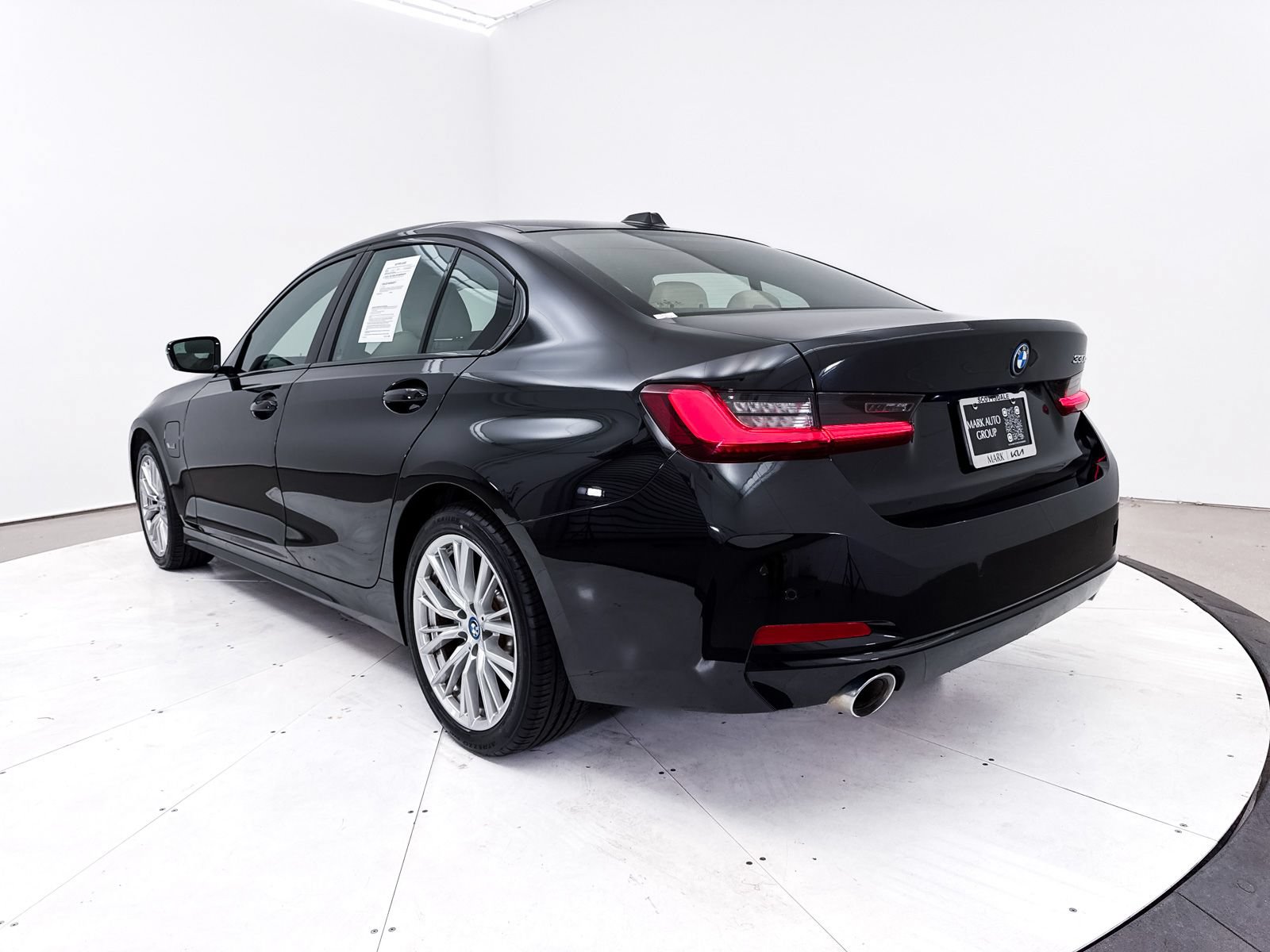 Used 2023 BMW 330e RWD image 17