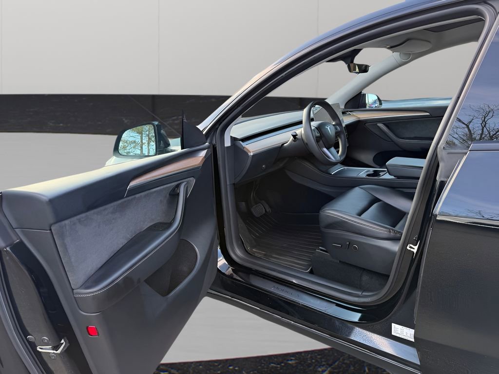 Used 2023 Tesla Model Y Long Range image 14