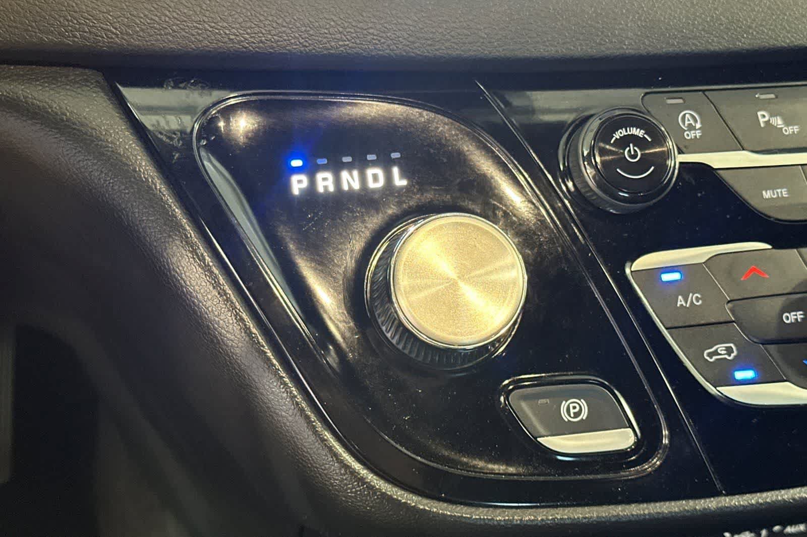 Used 2025 Chrysler Pacifica Select FWD image 24