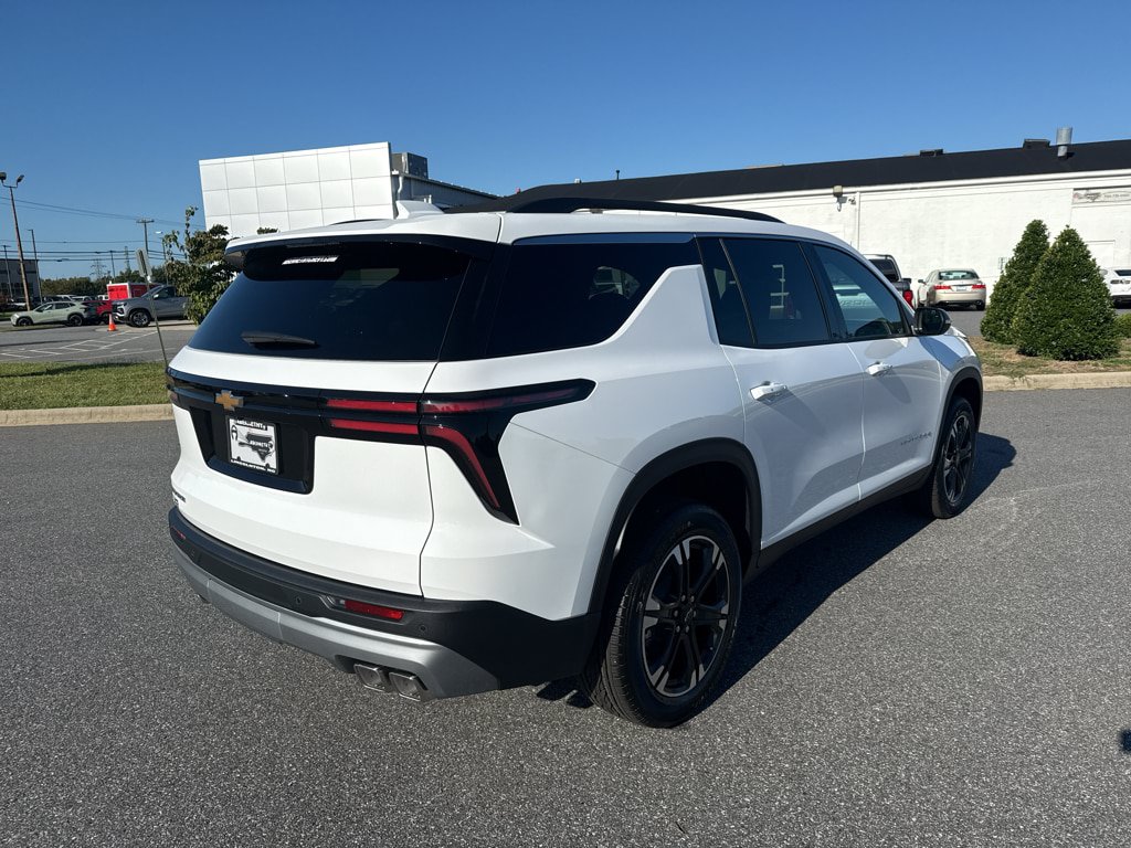 New 2027 Chevrolet Traverse LT w/ Sun and Wheel Package FWD image 5