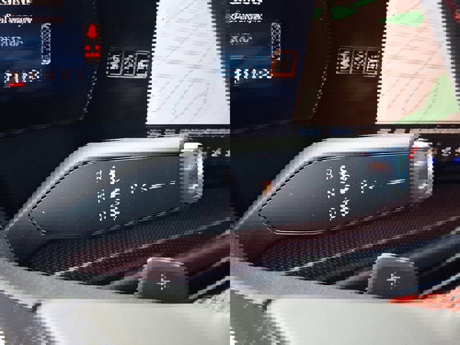 Used 2024 Chevrolet Traverse RS image 17