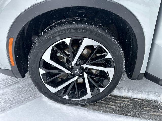 Used 2024 Mitsubishi Outlander AWD image 31