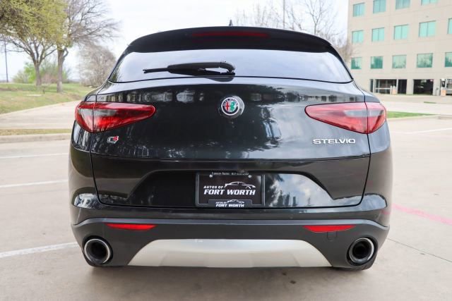 Used 2018 Alfa Romeo Stelvio AWD image 5