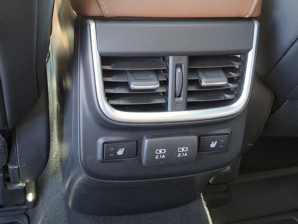 Used 2020 Subaru Outback Touring w/ Popular Package #2 image 17