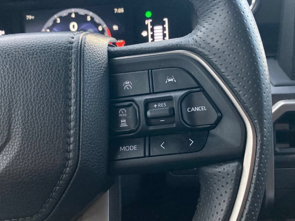 Certified 2025 Toyota 4Runner SR5 AWD/4WD image 16