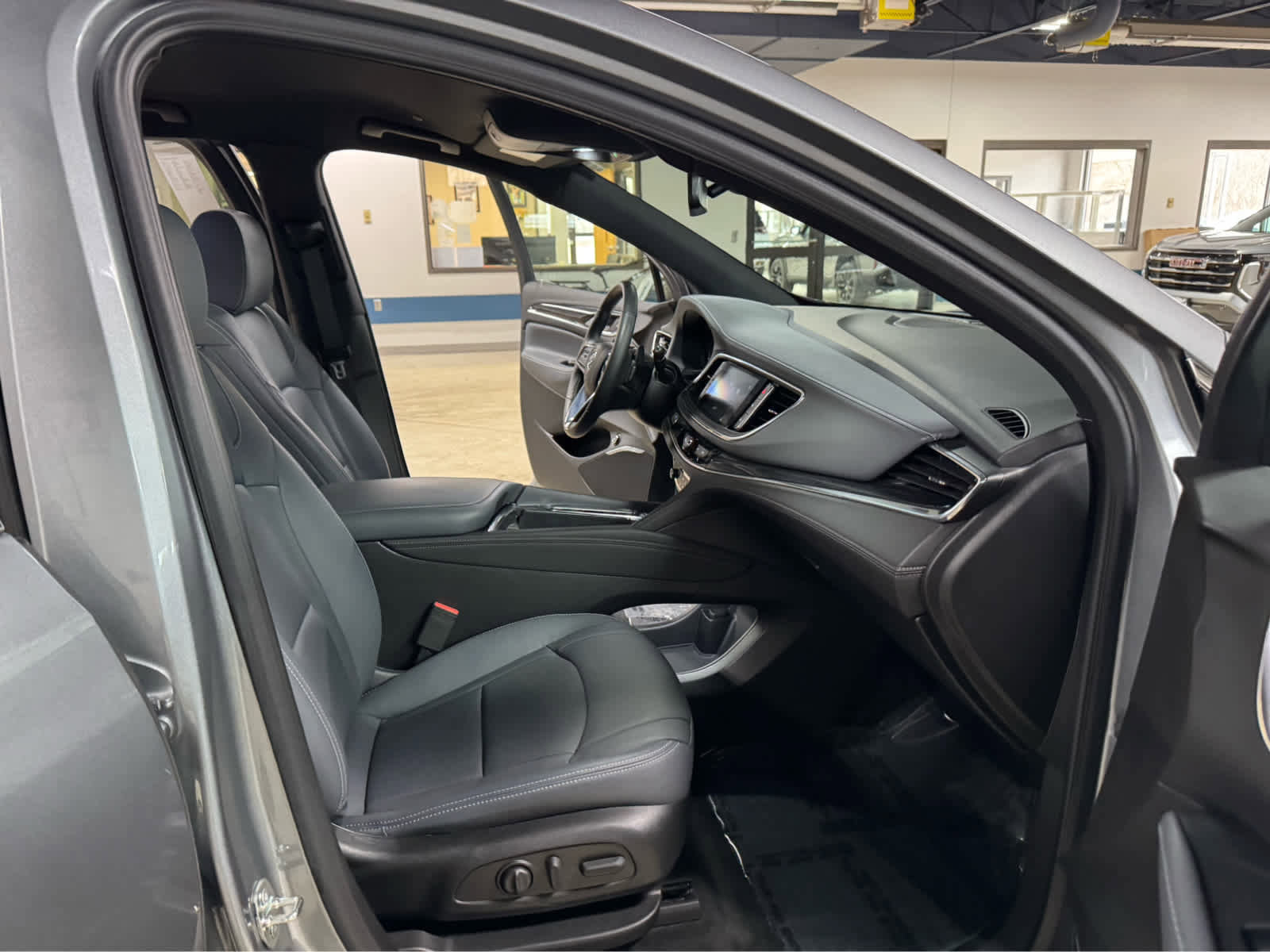Certified 2023 Buick Enclave Essence AWD/4WD image 11
