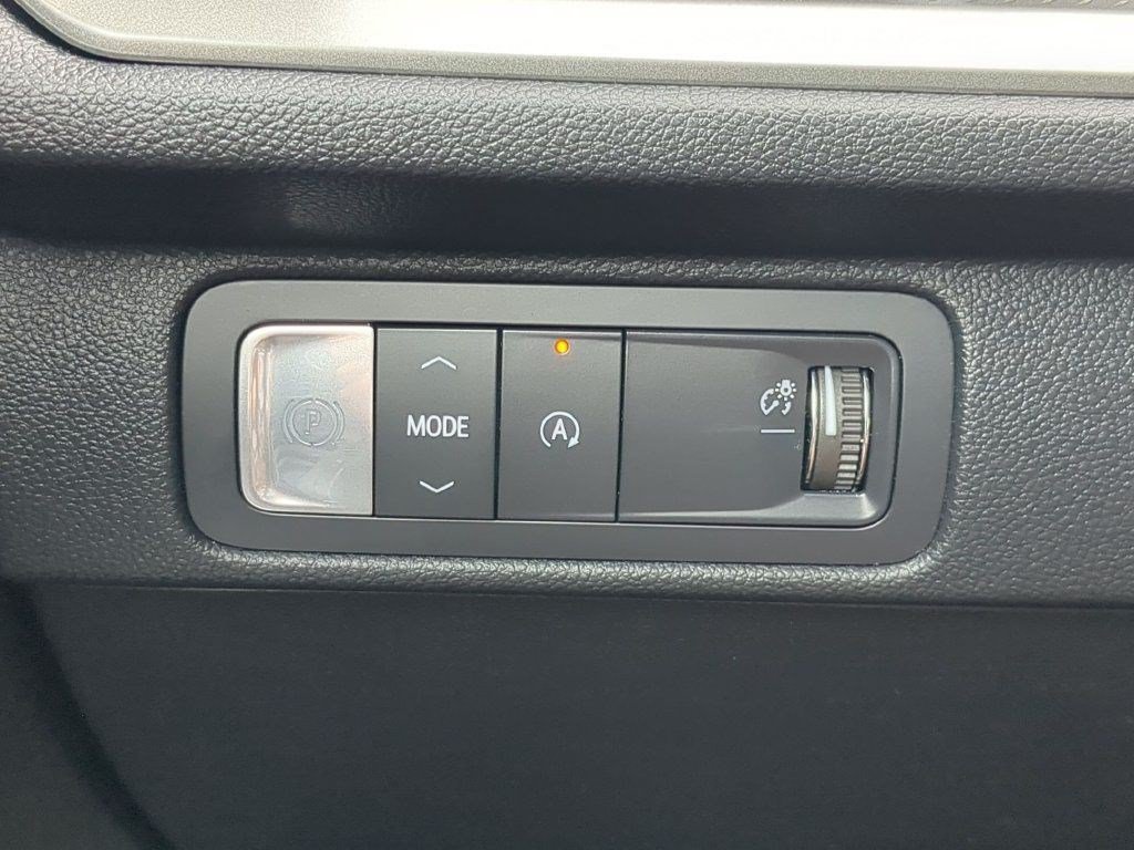 Used 2024 Chevrolet Traverse LT w/ Trailering Package FWD image 17