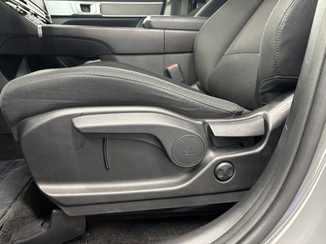 Used 2025 Hyundai Santa Fe SE image 5