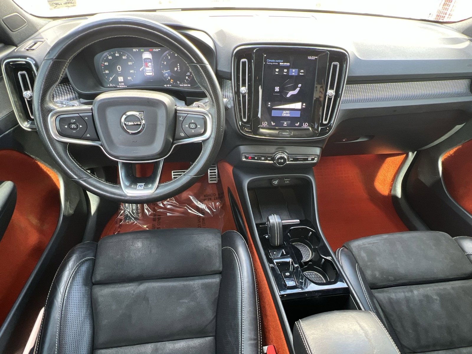 Used 2020 Volvo XC40 T4 R-Design w/ Protection Package Premier image 24