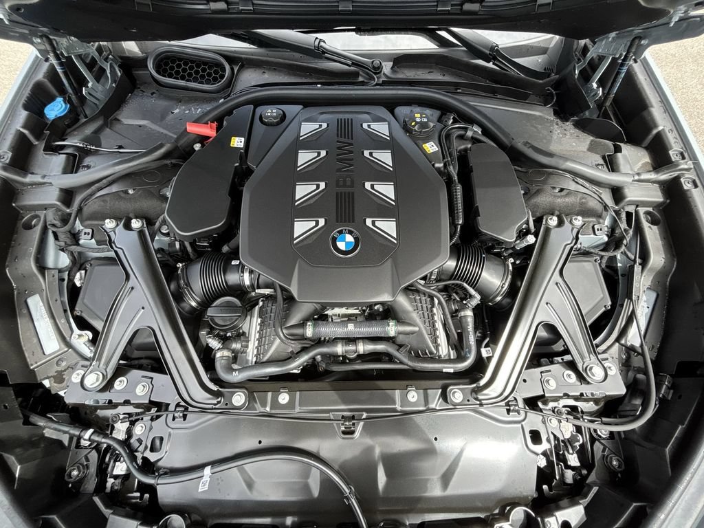 Used 2026 BMW 760i xDrive w/ Luxury Rear Seating Package AWD/4WD image 18