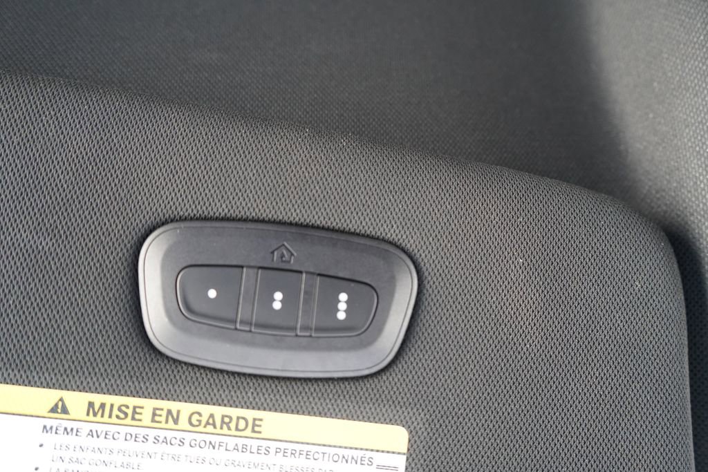 Used 2025 Chrysler Pacifica Select FWD image 38