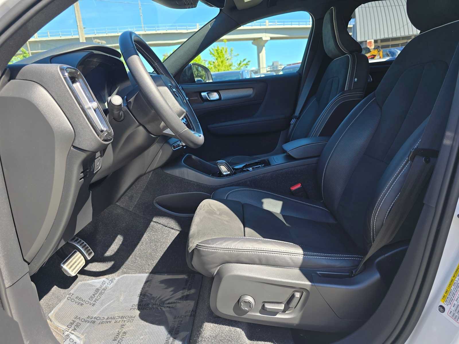 Used 2021 Volvo XC40 T5 R-Design AWD/4WD image 19