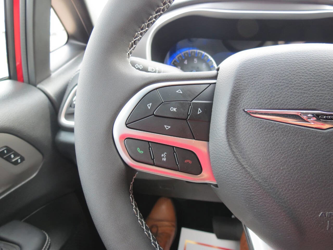 New 2026 Chrysler Pacifica Select image 9