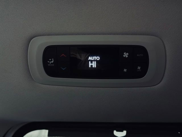 Certified 2024 Chrysler Pacifica Touring-L image 23