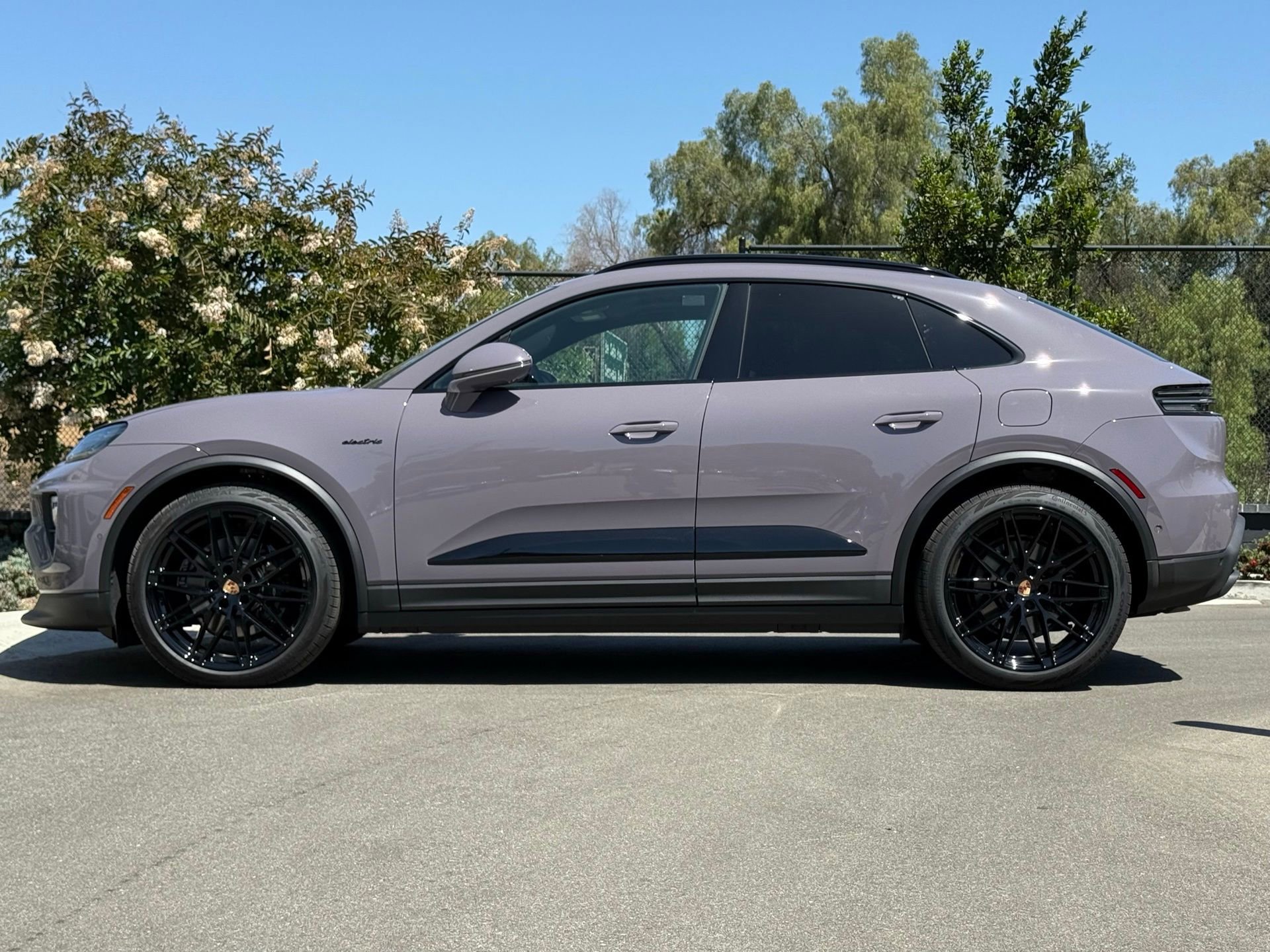 New 2026 Porsche Macan 4S Electric AWD/4WD image 2