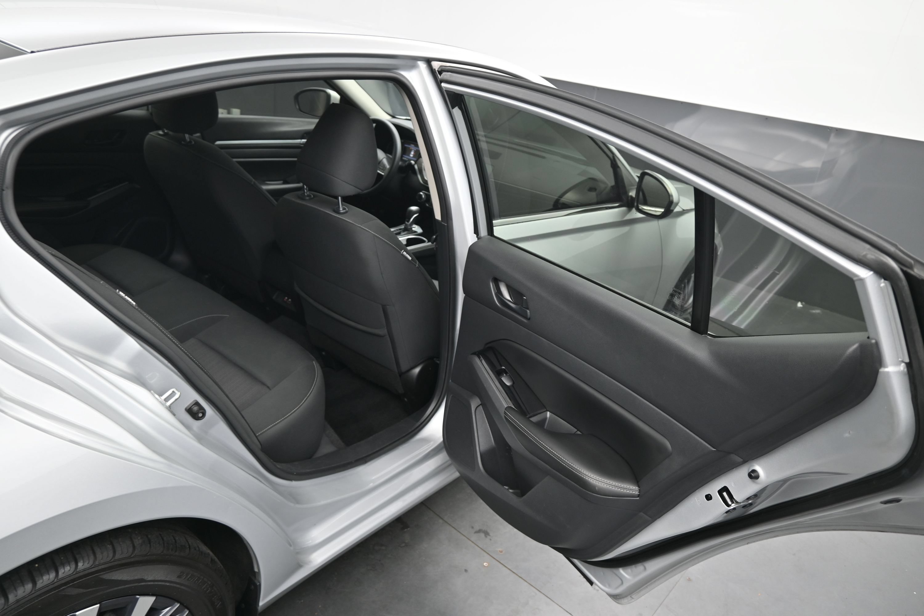 Used 2023 Nissan Altima 2.5 SV FWD image 12