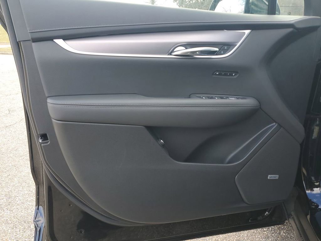 New 2025 Cadillac XT6 Luxury image 22