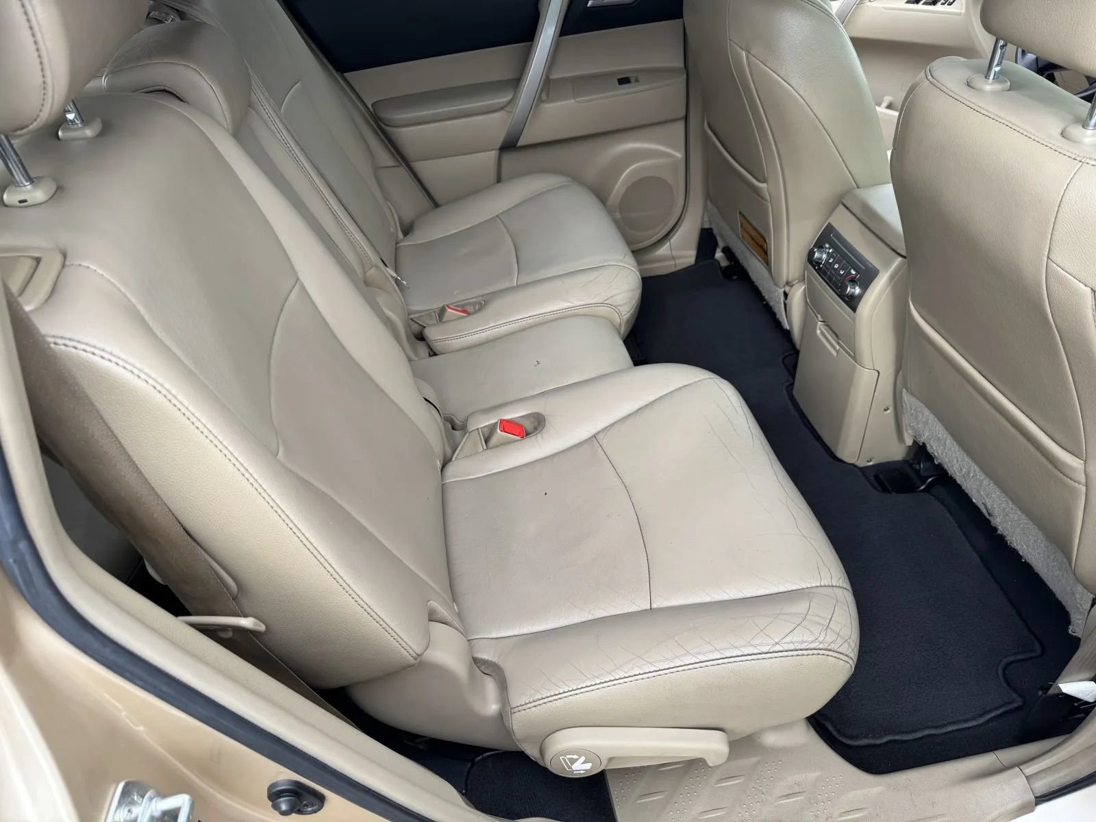 Used 2013 Toyota Highlander SE AWD/4WD image 30