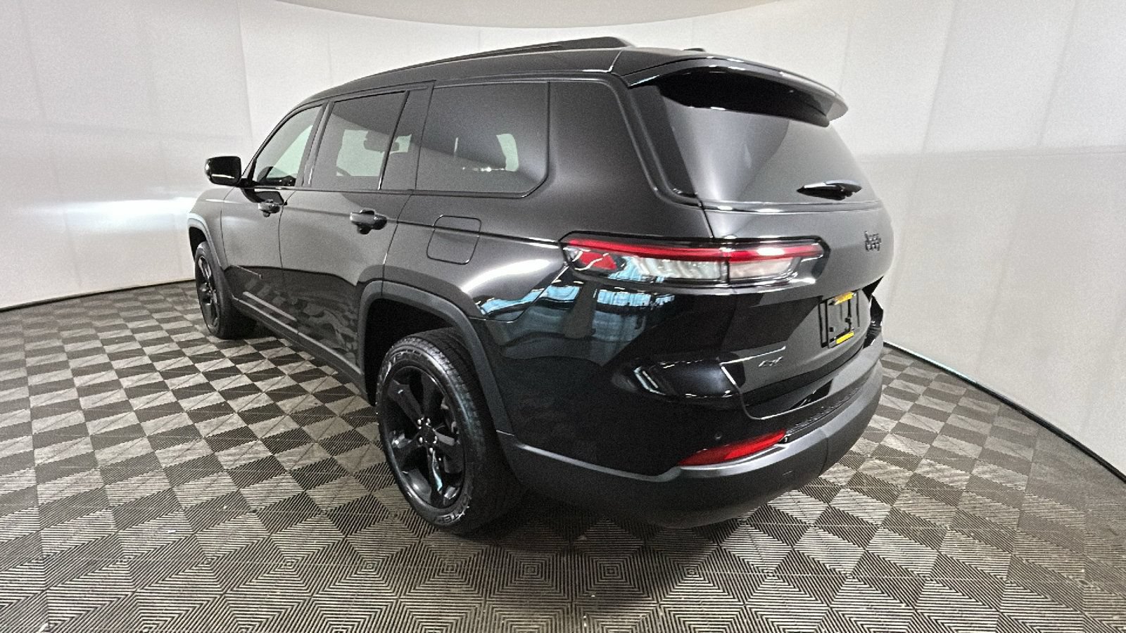 Used 2023 Jeep Grand Cherokee L Laredo AWD/4WD image 5