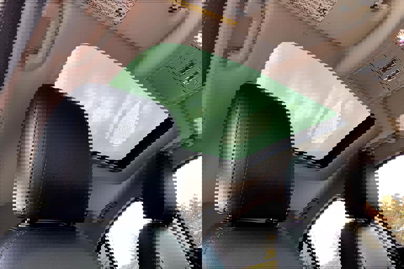 Used 2018 Jaguar XE Premium image 13