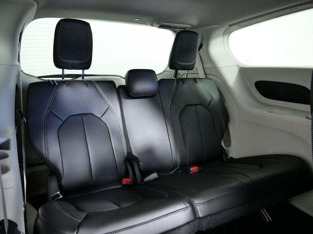 New 2024 Chrysler Pacifica Touring-L image 27