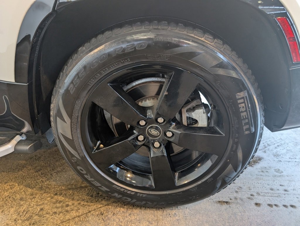 Used 2023 Land Rover Defender 130 X-Dynamic SE image 9