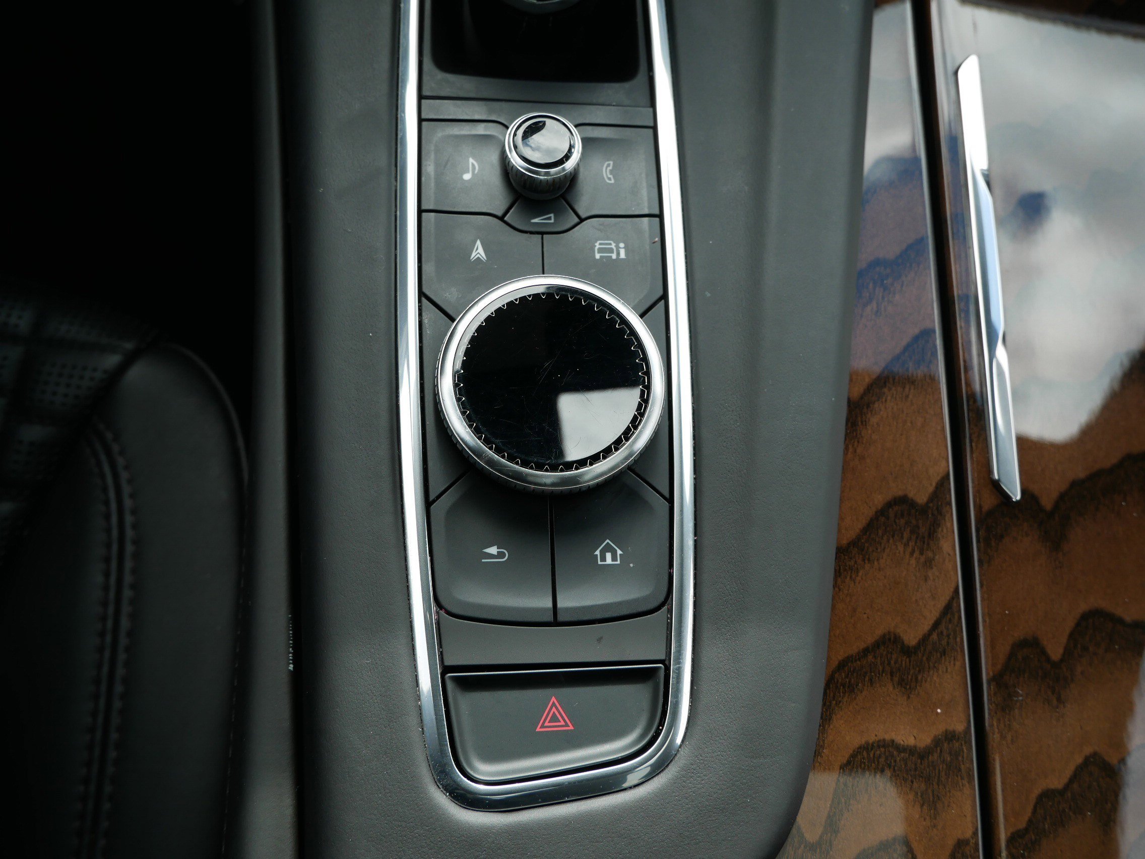 Used 2023 Cadillac Escalade Sport Platinum w/ LPO, ONYX Package image 32