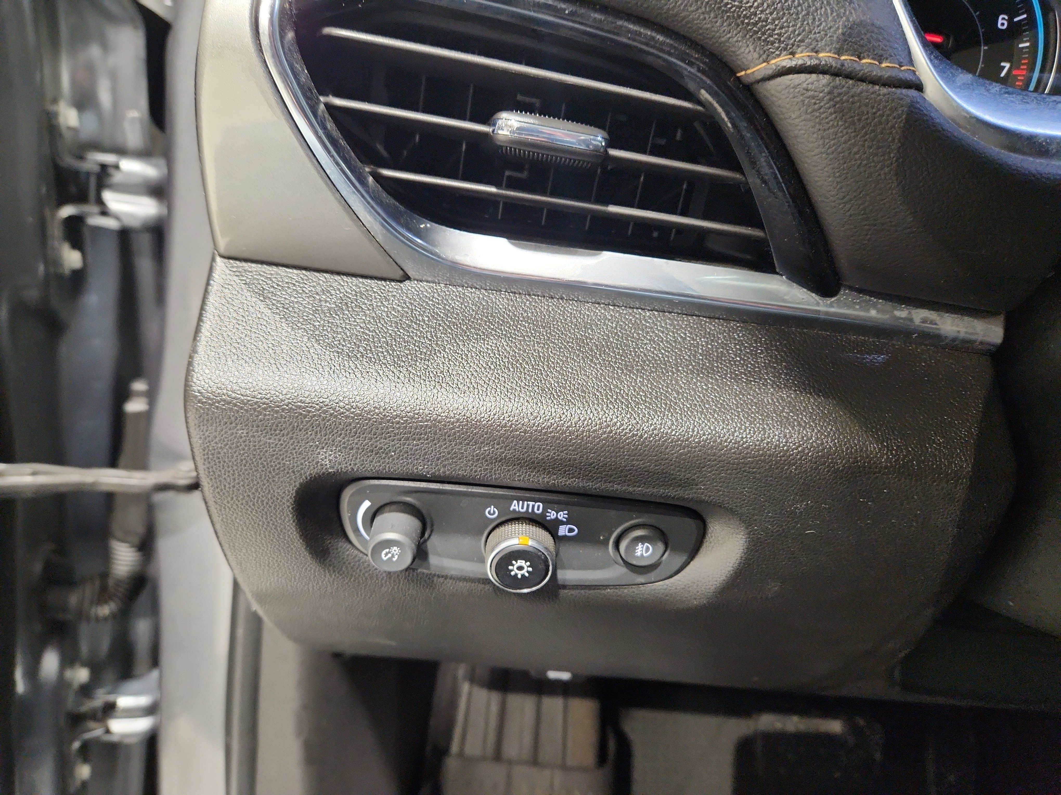 Used 2020 Chevrolet Traverse LT w/ LPO, Floor Liner Package image 13