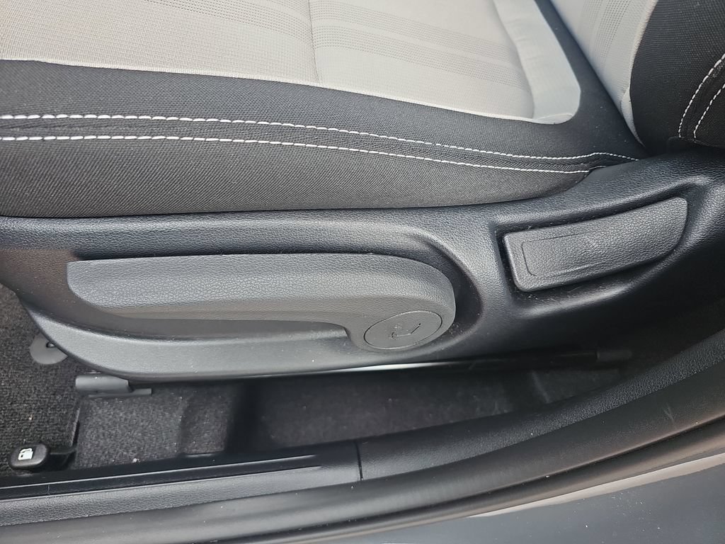 Certified 2026 Hyundai Venue SEL FWD image 30
