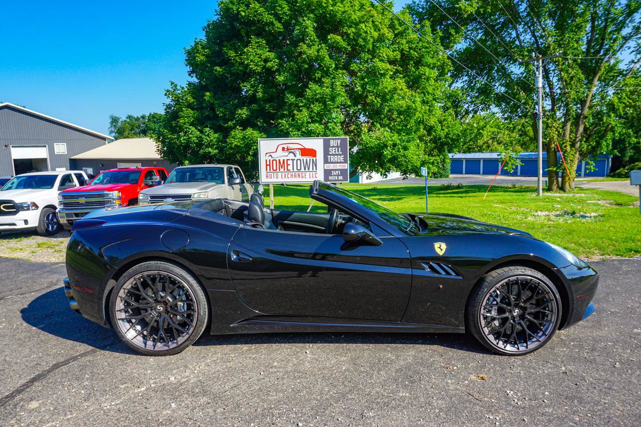 Used 2011 Ferrari California RWD image 12