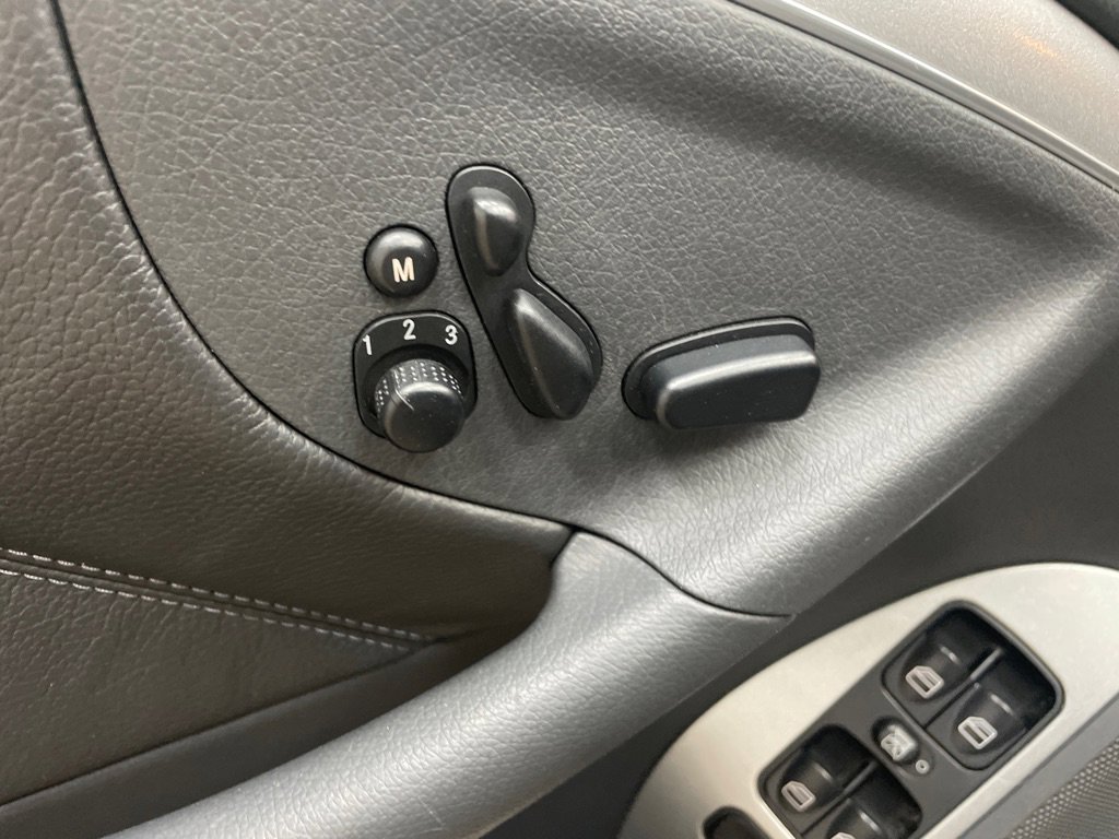 Used 2005 Mercedes-Benz CLK 55 AMG Cabriolet image 25