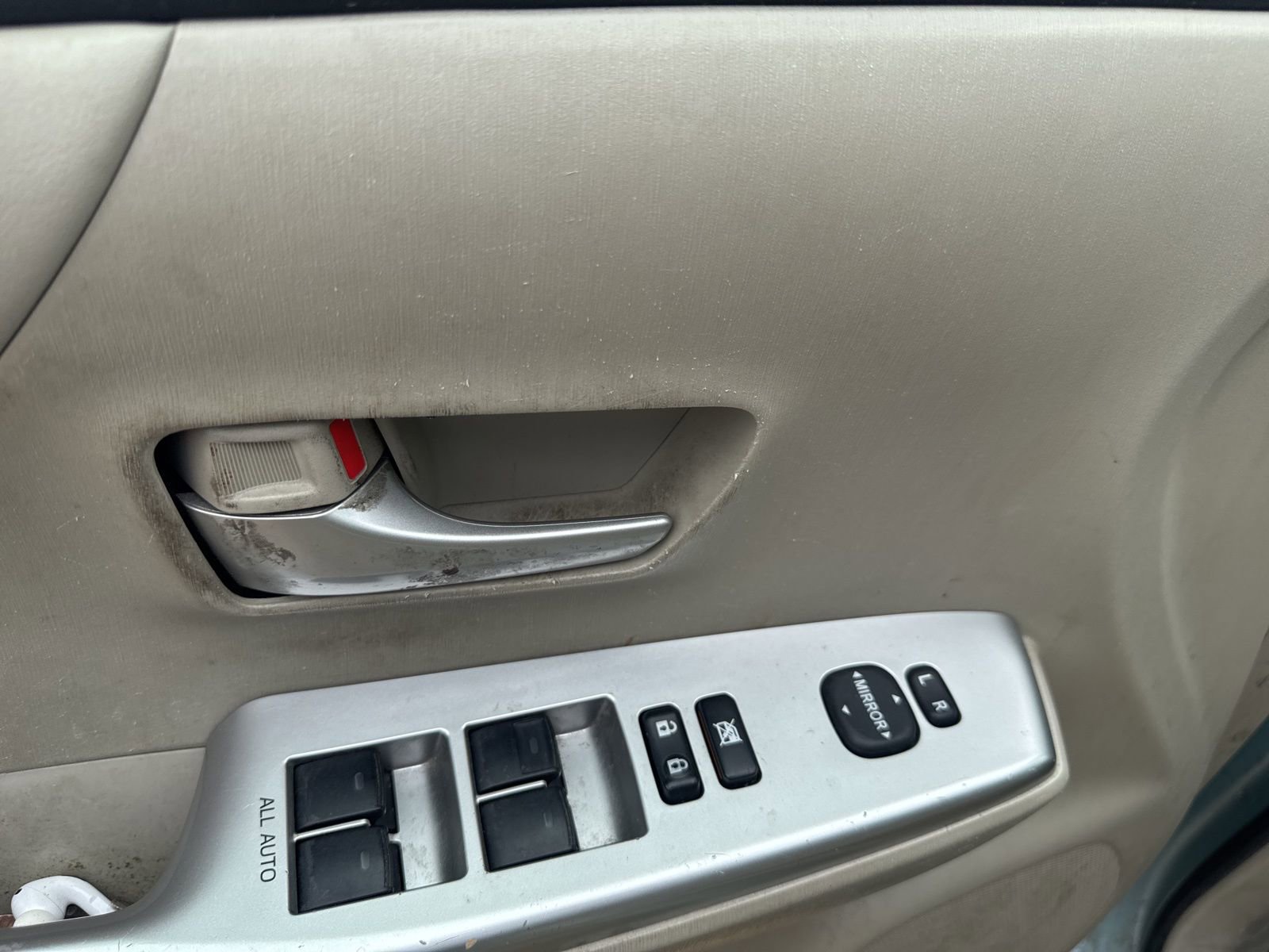 Used 2013 Toyota Prius V Five image 3